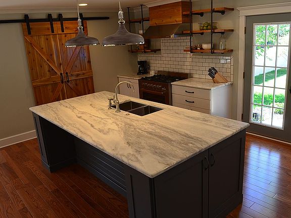 Huge Quartzite island