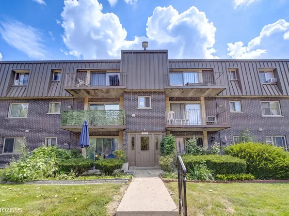 570 Fairway View Dr APT 2F, Wheeling, IL 60090