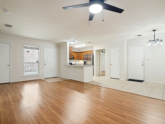 5th image of 325 Austin Ave
