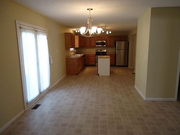 4th image of 7516 Blue Willow Dr
