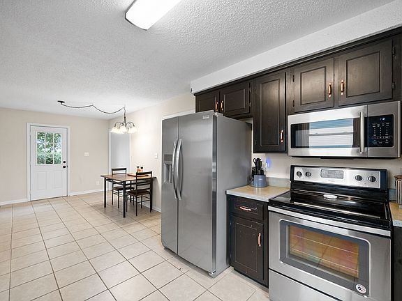 5th image of 552 Jacquie Dr