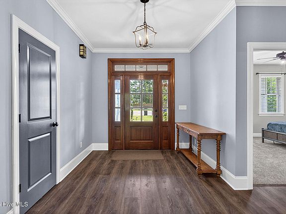 4th image of 54 Stonegate Circle