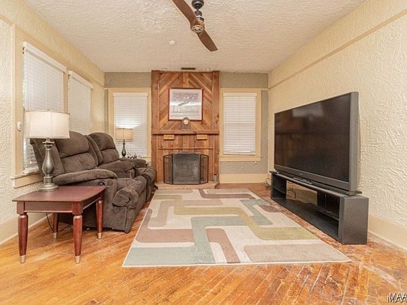 3rd image of 2314 Windsor Ave