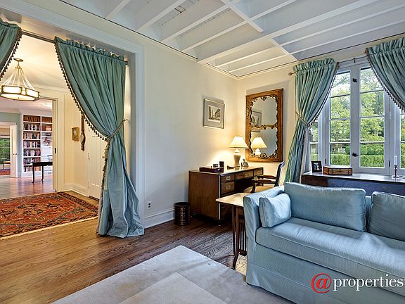 Foyer/Living Room