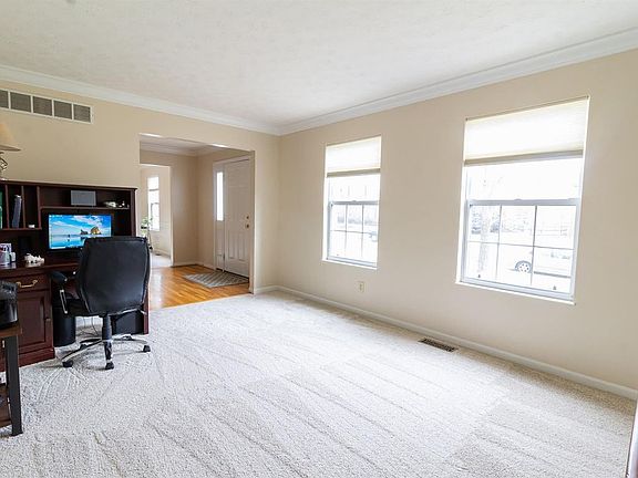 3rd image of 8071 Surrey Brook Pl