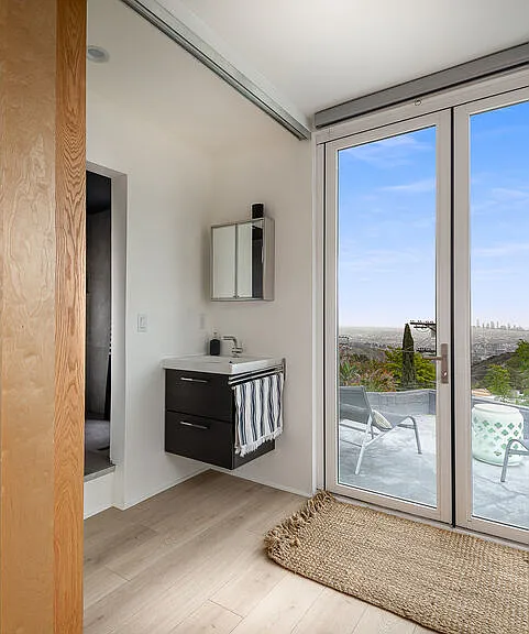 7107 Pacific View Dr — Photo 24