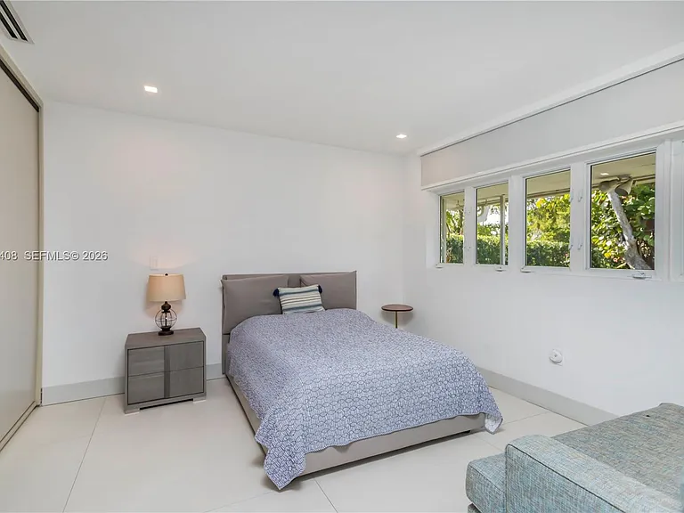 301 Shore Dr E — Photo 37