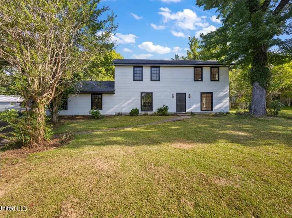 1703 Moonmist Dr, Yazoo City, MS 39194