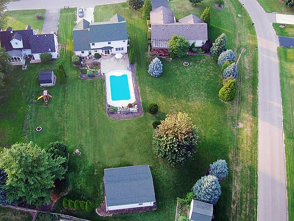 3rd image of 1747 Holiday Dr