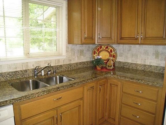 3rd image of 1125 White Cliff Dr