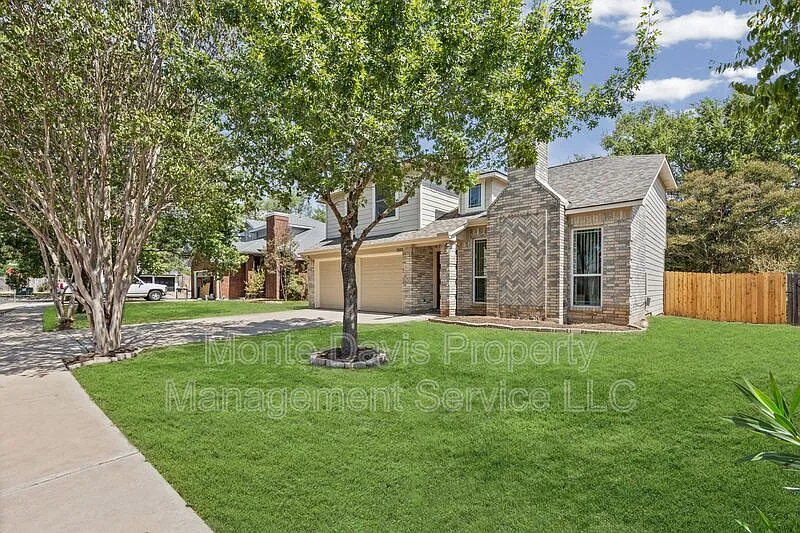 3 bed, 2.5 bath, 1605 sqft, $2,175 — Photo 2