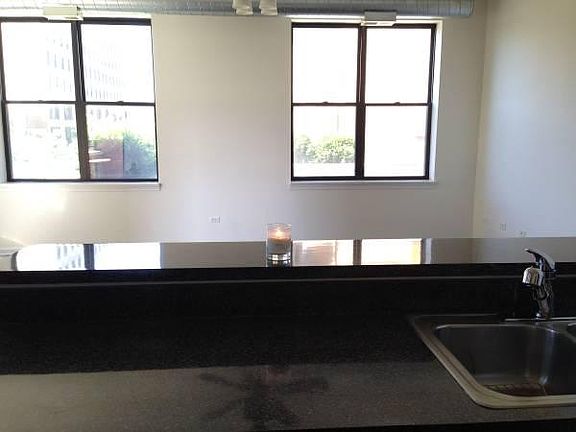 4th image of 938 W Leland Ave