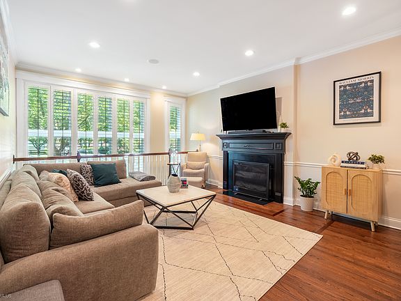 2nd image of 1541 W Montana St #1