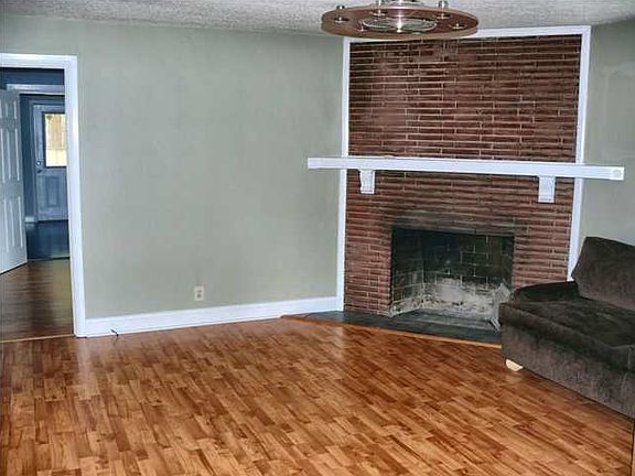 3rd image of 2218 Houston St