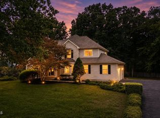 2 Ruffin Ct, Tinton Falls, NJ 07724