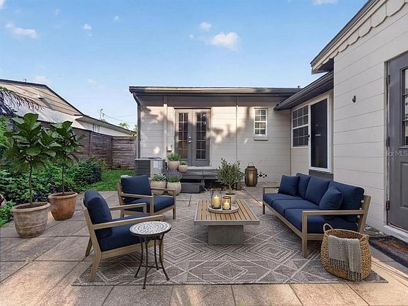 2nd image of 2121 IVANHOE ROAD