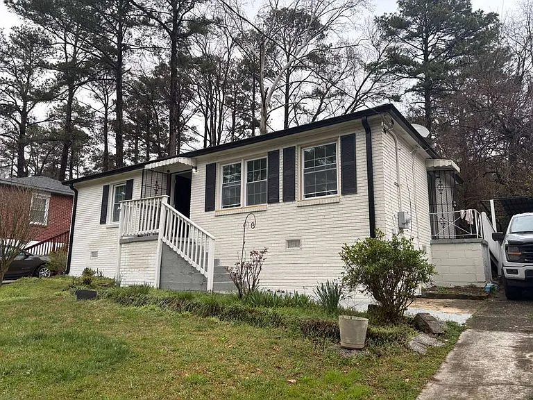 2928 Diana Dr SW — Photo 1