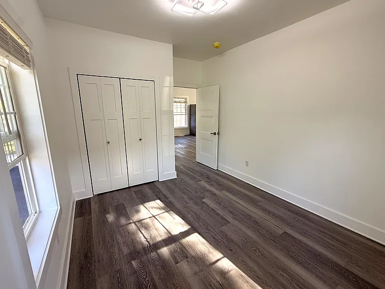 409 Pleasant St — Photo 20