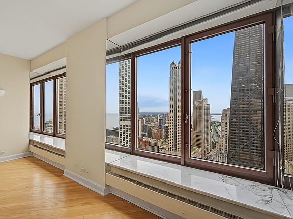 3rd image of 161 E Chicago Ave Unit 36G