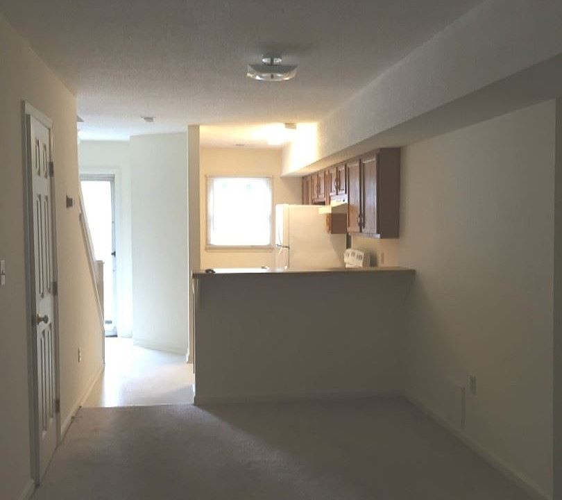 1st image of 261 Smith St #F
