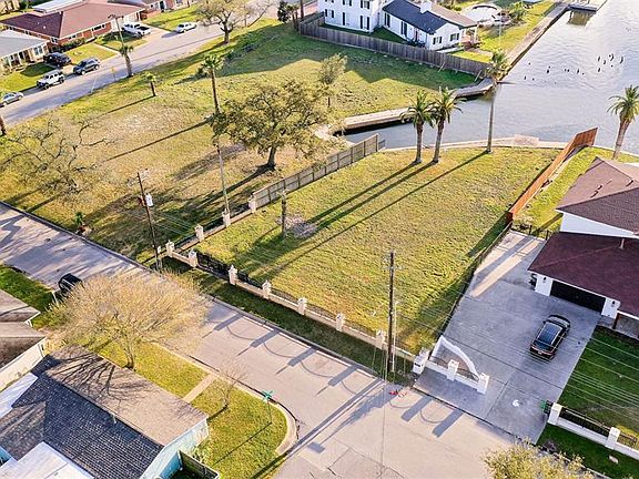 3rd image of 1901 Bayou Shore Dr