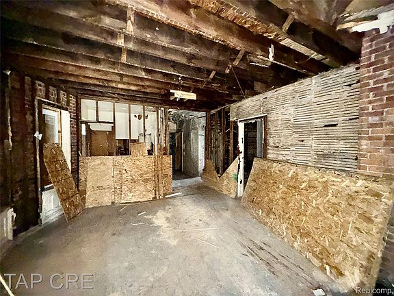 5th image of 1104 E Grand Blvd
