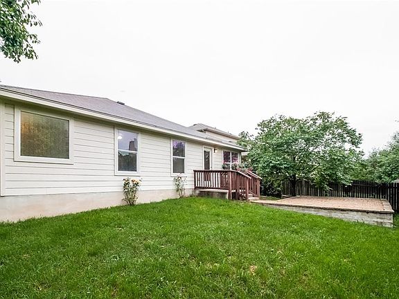5th image of 209 Bloomsbury Dr