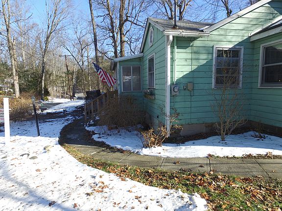 3rd image of 914 Edgewood Dr