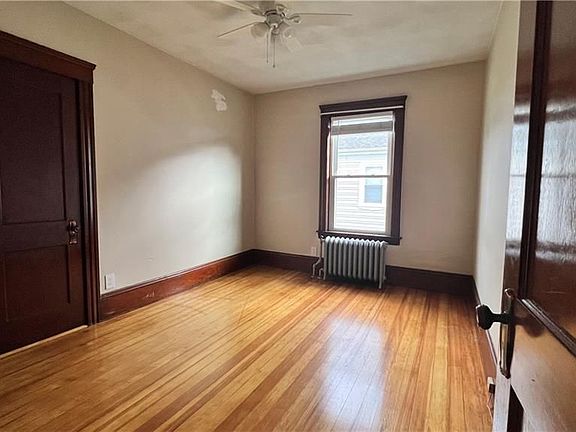 2nd image of 25 Hanover Ave