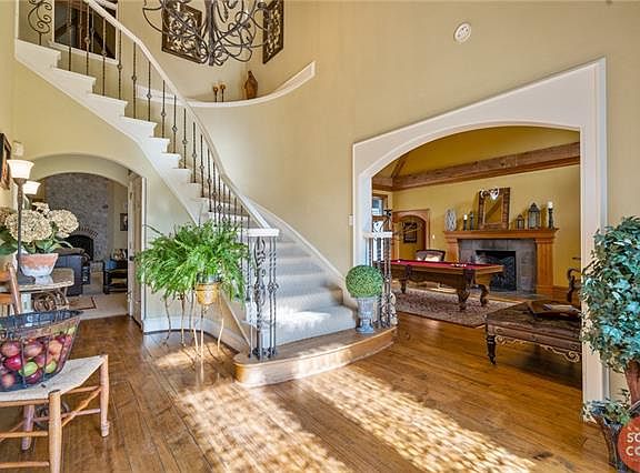 2nd image of 59 Oak Hill Cir