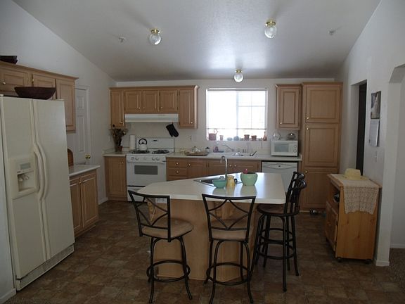 4th image of 920 Fir Ln