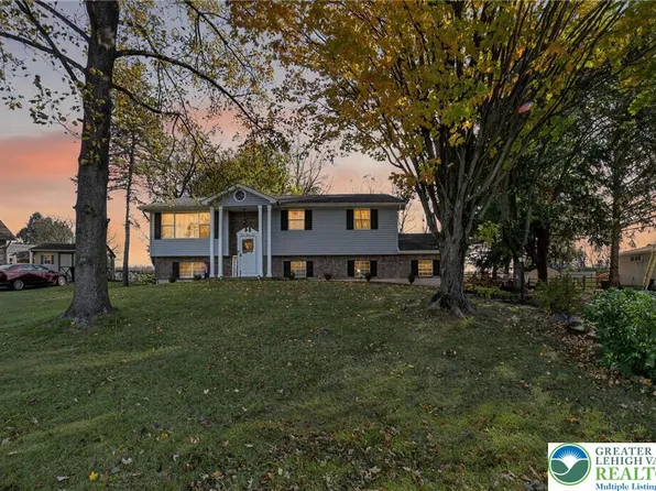 394 Manor Dr, Nazareth, PA 18064