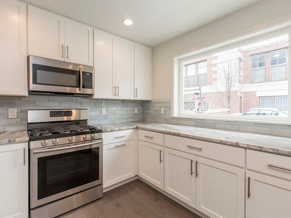 Kitchen w large gas stove