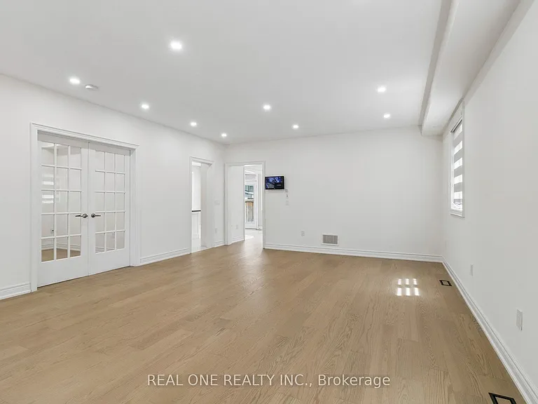 19 Rivoli Dr — Photo 7
