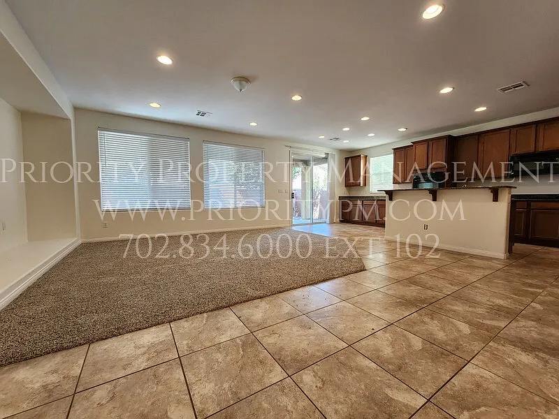 3 bed, 2.5 bath, 1917 sqft, $2,395 — Photo 3
