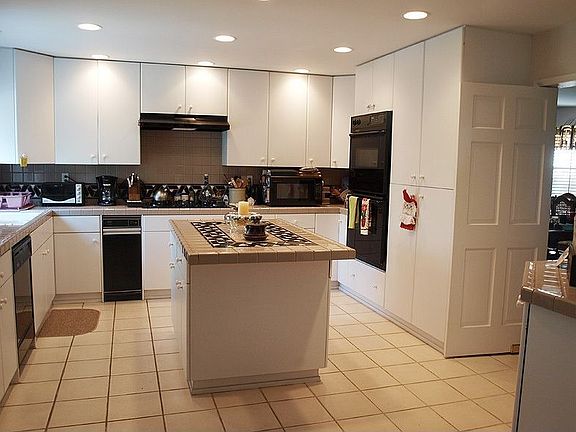 3rd image of 5911 Julian Ln