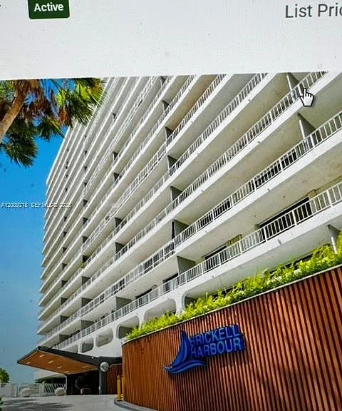 200 SE 15th Rd #PHF — Photo 1