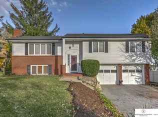3927 N 94th St, Omaha, NE 68134