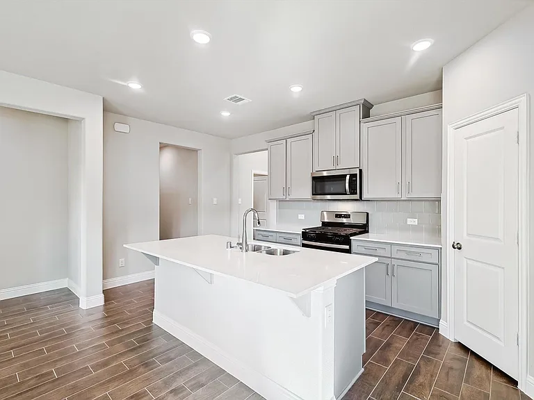 405 Portina Dr — Photo 23