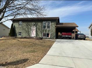 1217 Larkfield Ct, Marshalltown, IA 50158