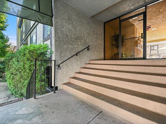 2nd image of 4919 Laurel Canyon Blvd APT 1