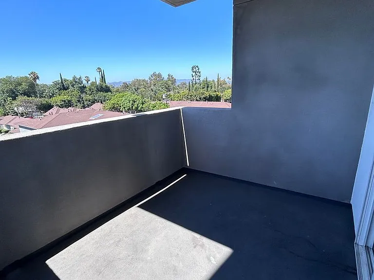 V on Victory Apartments — Photo 88