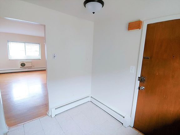 4th image of 1516 W Touhy Ave Front 3
