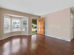 10515 Prestwick Dr, Saint Louis, MO 63137