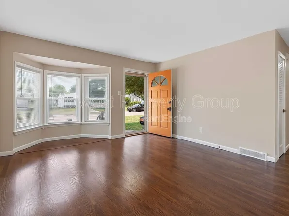 10515 Prestwick Dr, Saint Louis, MO 63137