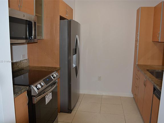 2nd image of 2775 NE 187th St APT 427