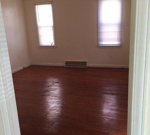 Living room w/ hardwood floors