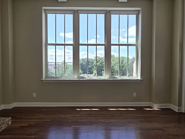 314-22 Walnut St #402 — Photo 10