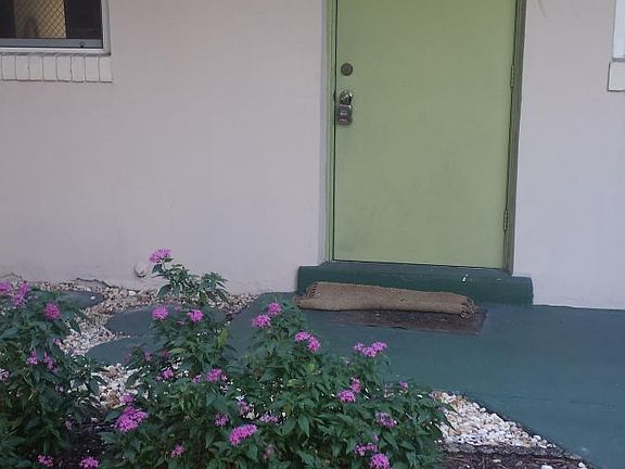2nd image of 1001 SE 16th St APT 3