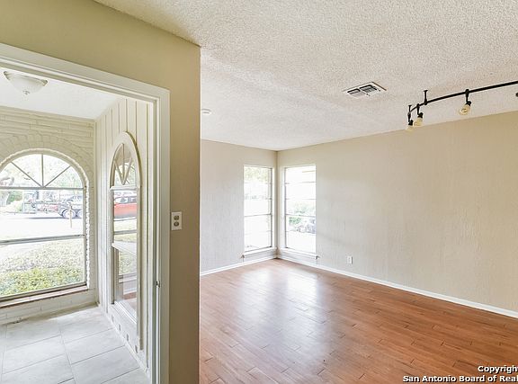 4th image of 7207 Forest Mont St